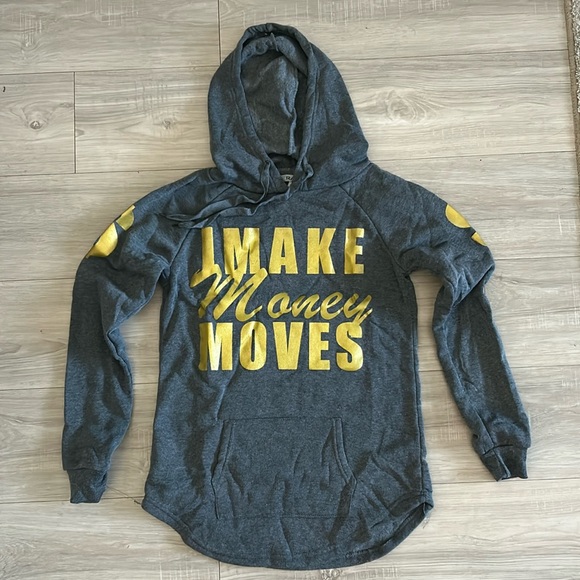 Sweaters - Women’s gray hoodie size medium
